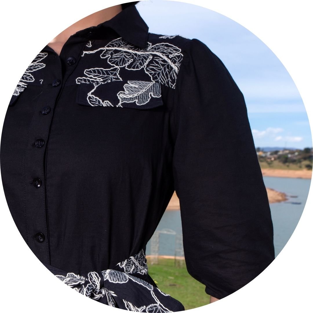 vestido gola bordado